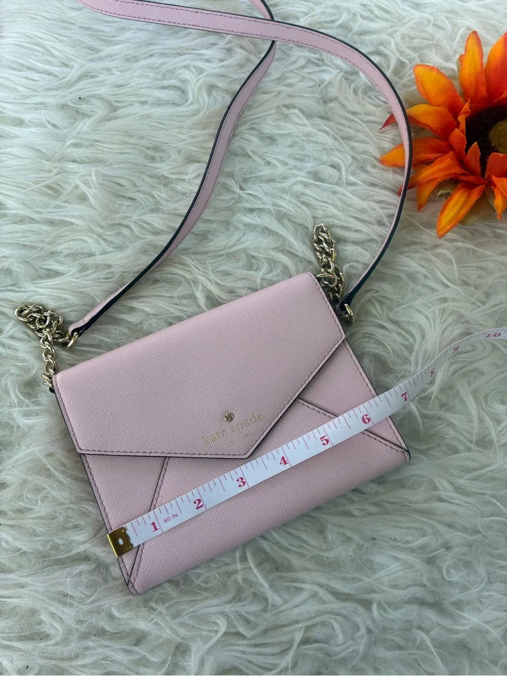 🌺Kate spade Pale Pink saffiano Leather Chain-Strap envelope Crossbody bag🌺